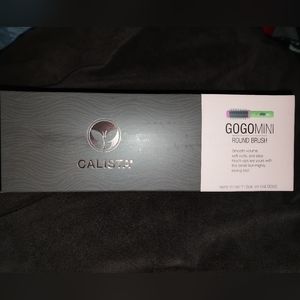 NIB! Calista GoGo Mini Round Brush, Travel Curling Brush, Carrier Included